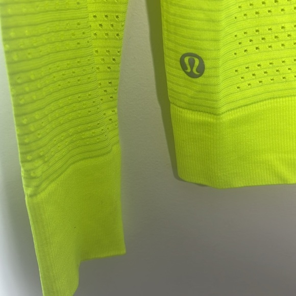 RARE Lululemon Run Relaxed Laser Cut Long Sleeve Neon Green 6 NWOT - Picture 10 of 12